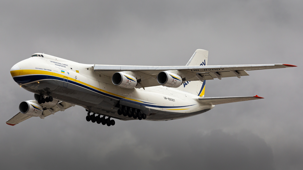 UR-82007 - LEVC
